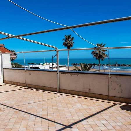 Appartamento Di Antonio Fronte Mare Montesilvano Luaran gambar