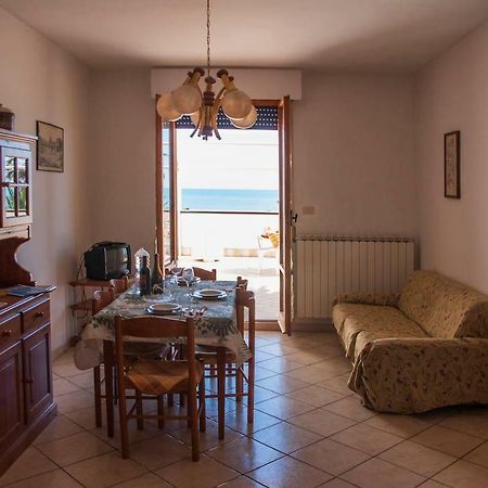 Appartamento Di Antonio Fronte Mare Montesilvano Luaran gambar
