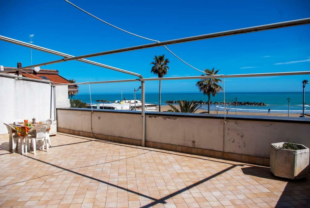 Appartamento Di Antonio Fronte Mare Montesilvano Luaran gambar