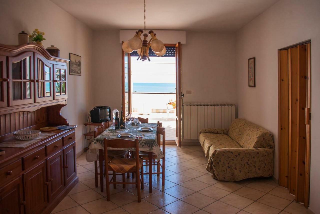 Appartamento Di Antonio Fronte Mare Montesilvano Luaran gambar