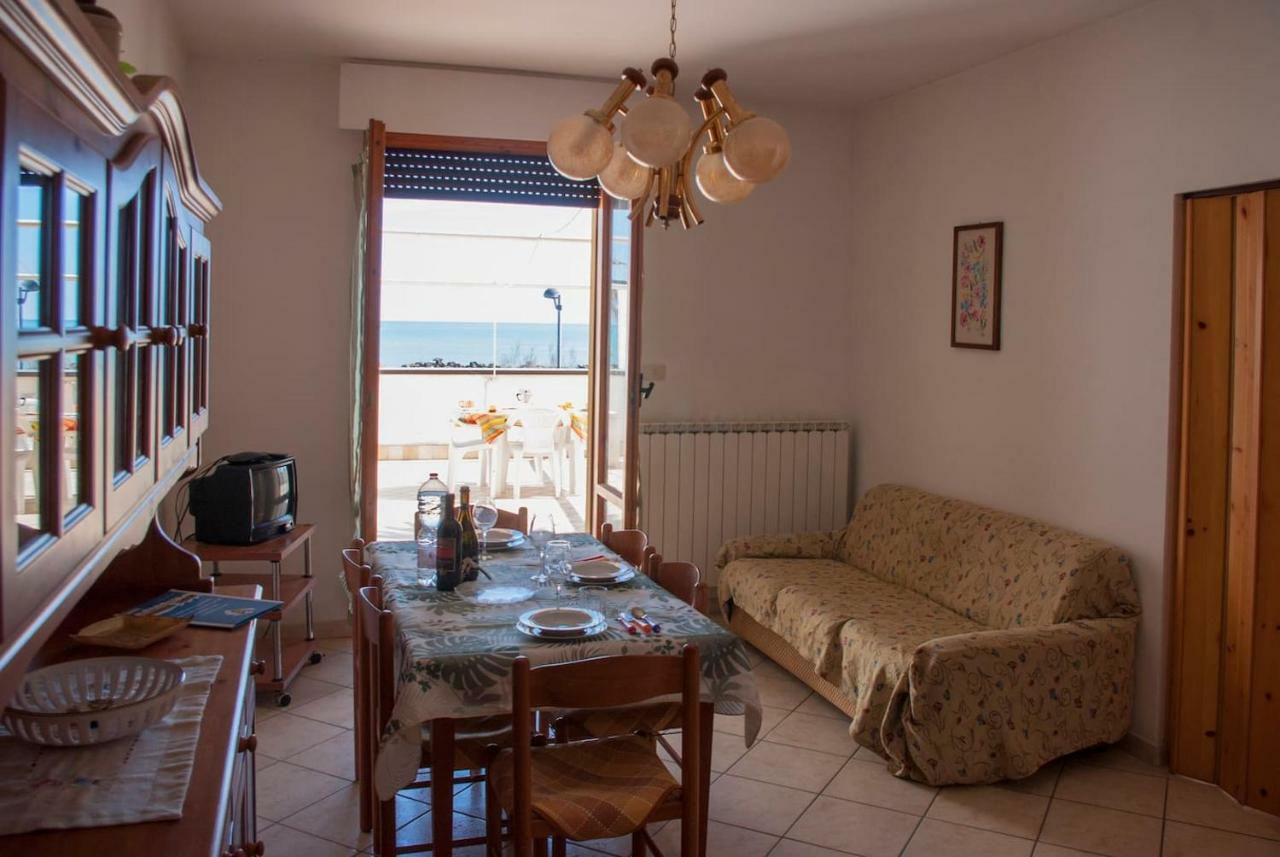 Appartamento Di Antonio Fronte Mare Montesilvano Luaran gambar