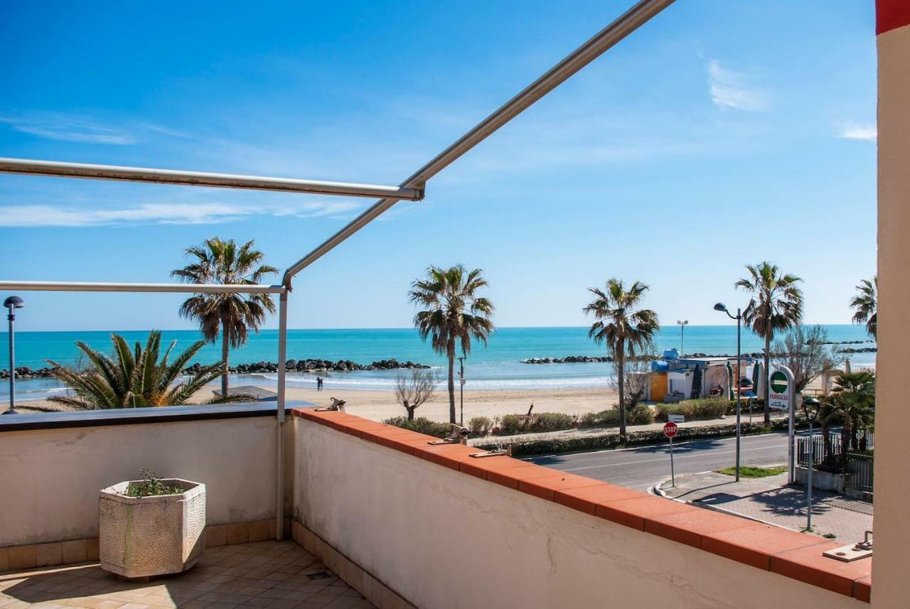 Appartamento Di Antonio Fronte Mare Montesilvano Luaran gambar