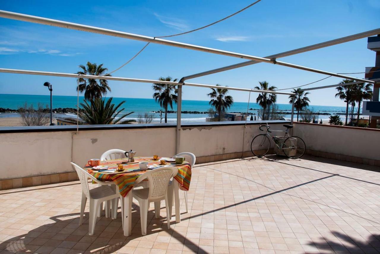 Appartamento Di Antonio Fronte Mare Montesilvano Luaran gambar